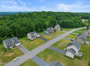 31 Stone Crest Dr, Mechanicville, NY 12118