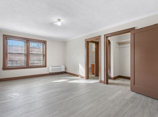 914 W Glen Flora Ave APT 101, Waukegan, IL 60085