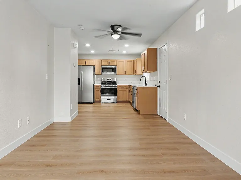 5162 Paradise Skies Ave — Photo 14