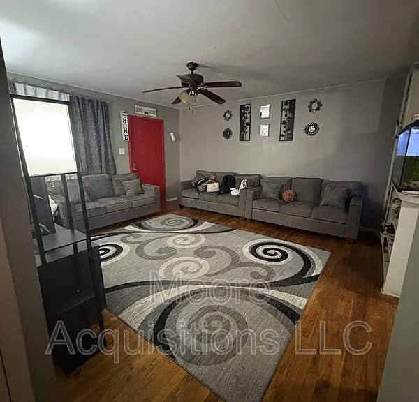 1047 Star St — Photo 4