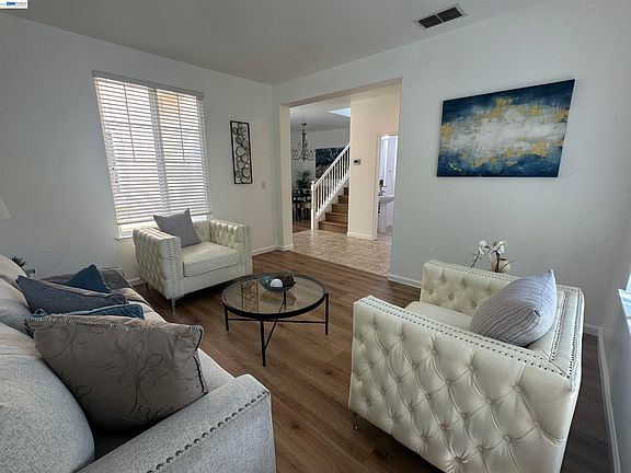 5th image of 140 W Brilloso Ln