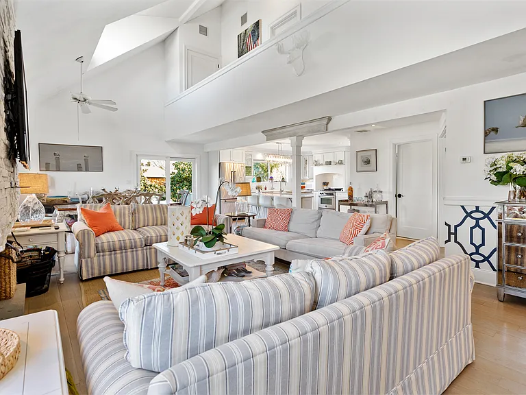 Meadowgrass Ln — Photo 10