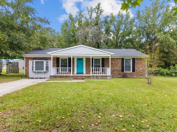156 Lakeview Dr, Spring Lake, NC 28390