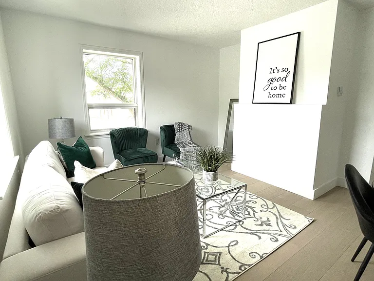 2373 Bloor St W — Photo 16