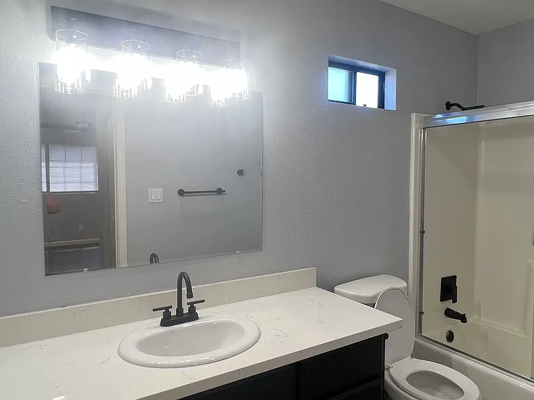 1924 W Holly Dr — Photo 14