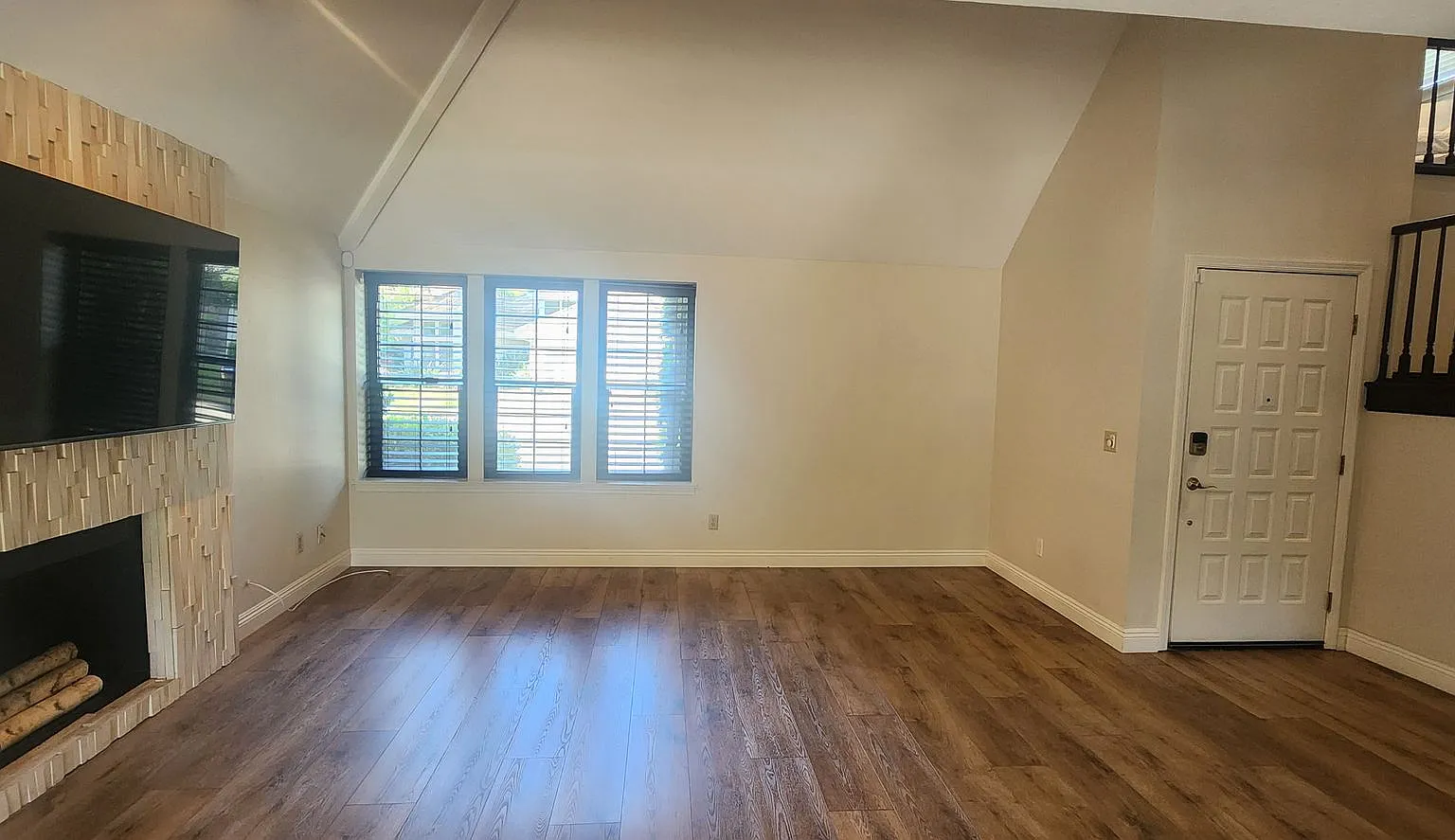 Beautiful 3 Bedroom Home in Desirable Riverlake Community. — Photo 4