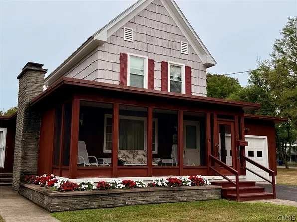 52 Elm St, Camden, NY 13316