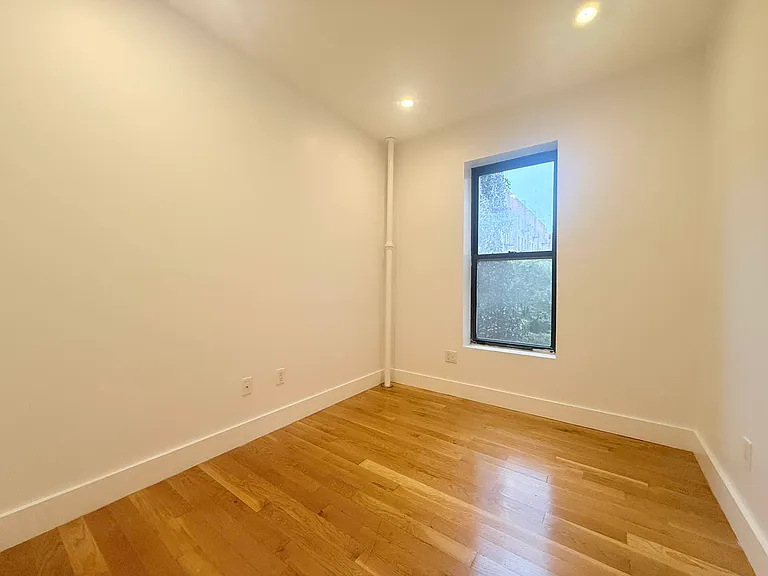 218 W 22nd St #2R — Photo 15
