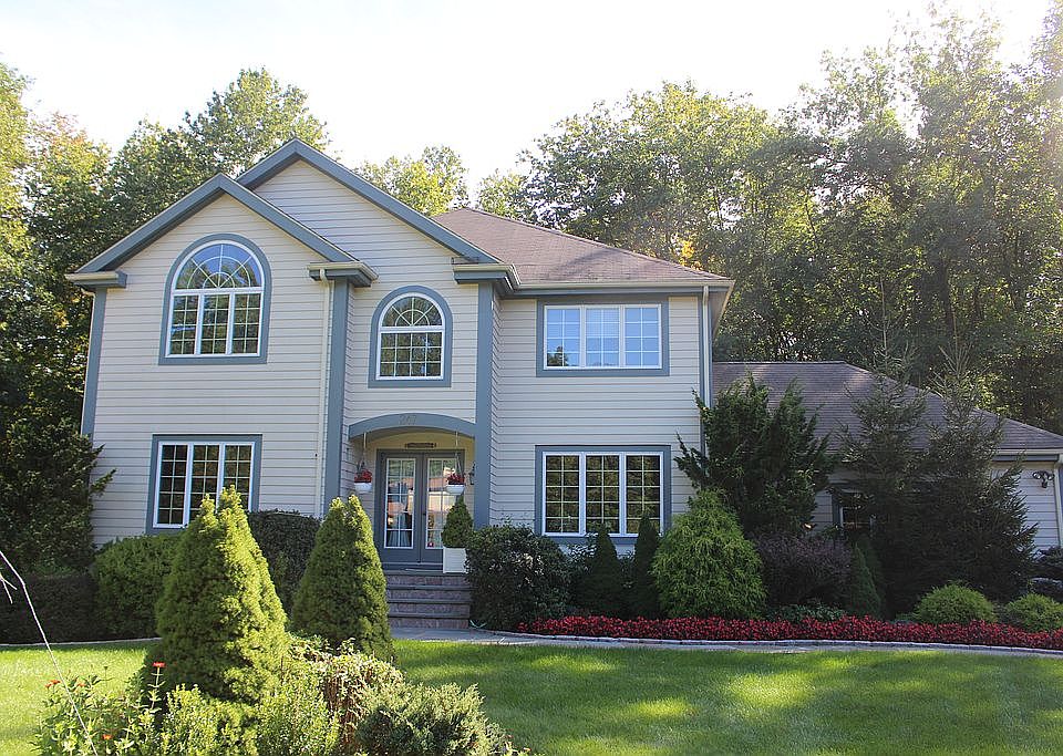 1st image of 247 Sara Ct