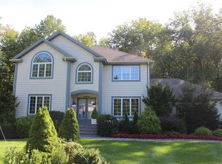 247 Sara Ct, Yorktown Heights, NY 10598