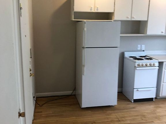 5th image of 2118 Pillsbury Ave S APT 3