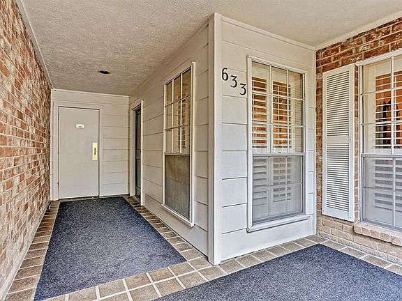 Located in highly sought-after Post Oak condominiums, unit 633 overlooks the pool from the 1st floor