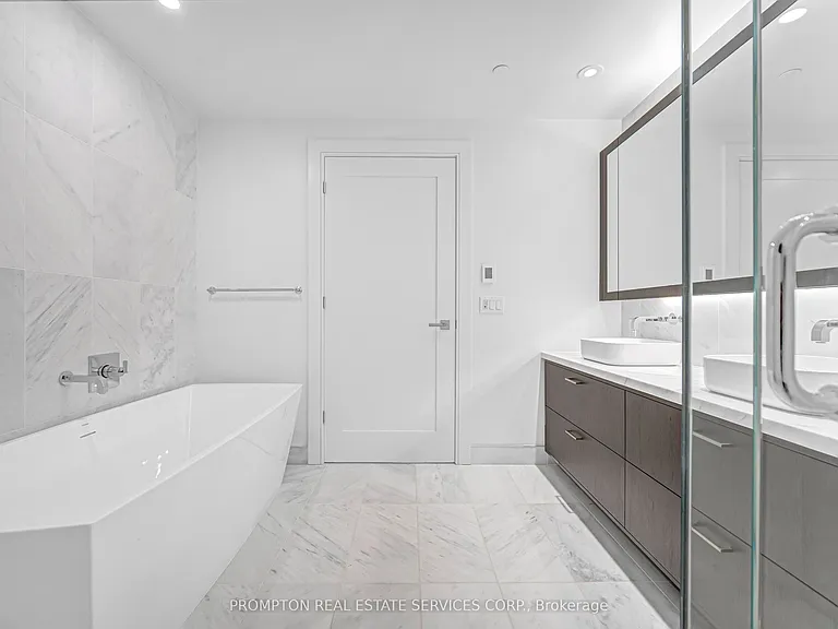 455 Wellington St W #908 — Photo 42