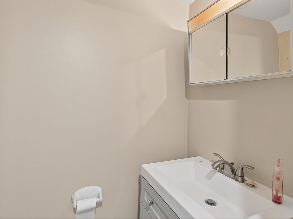 1st image of 5924 W Hastings Arch
