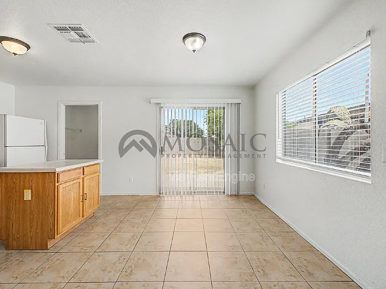 1004 E Cowboy Cove Trl — Photo 5