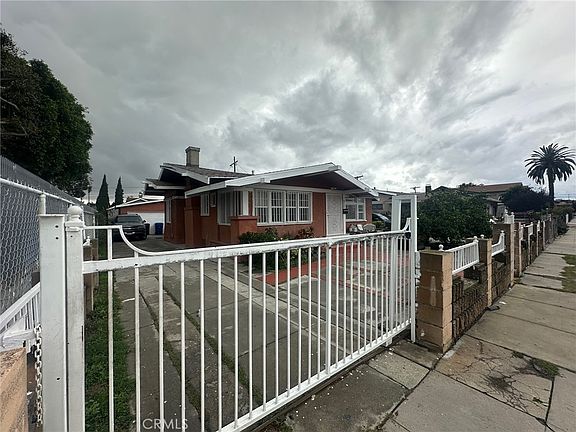 4th image of 912 W 51st Pl