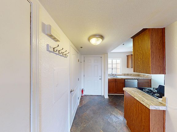 3rd image of 75 Bellevue Ave #17