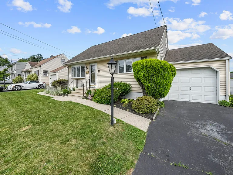 16 Tappan Ave — Photo 3