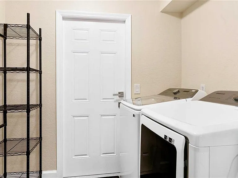 2122 SW 25th St — Photo 22