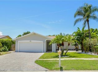 1320 Woodridge Ave, Naples, FL 34103