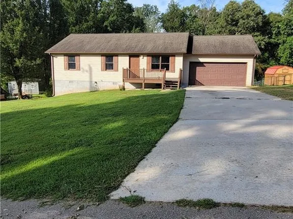2944 Maverick Trl, Gainesville, GA 30507
