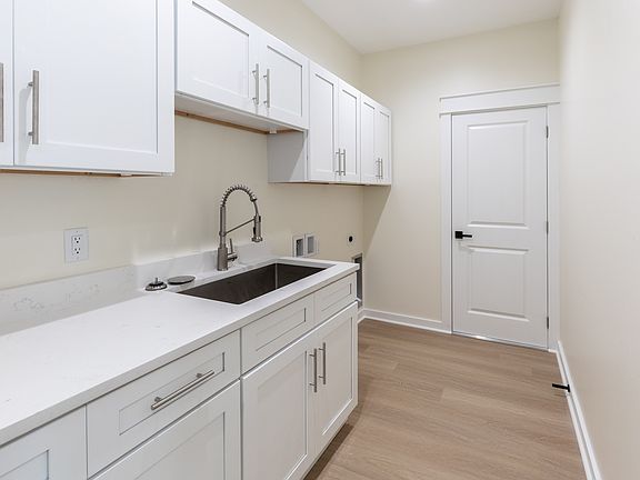 5th image of 607 Sea Breeze Dr #A