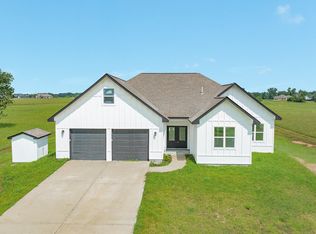 302 Colt Trl, Angleton, TX 77515