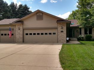 808 Grandview Cir, Yankton, SD 57078