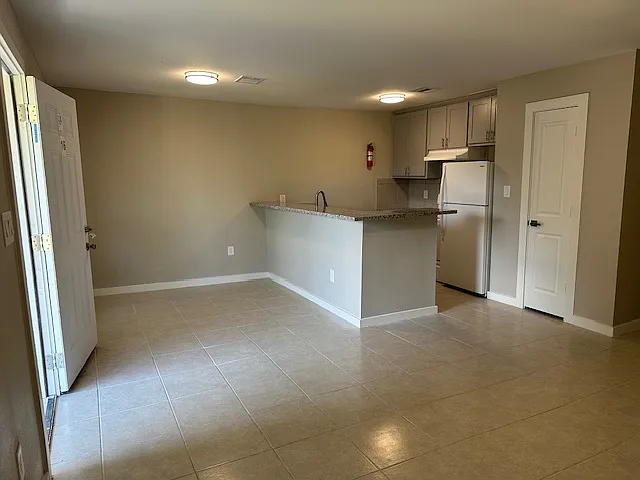 Leonora Apartments — Photo 3
