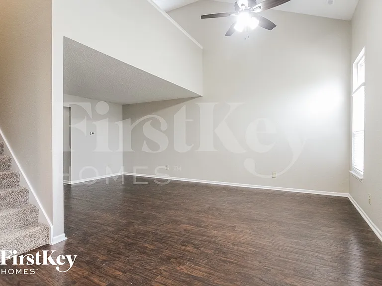 8145 Maple Stream Ln — Photo 5