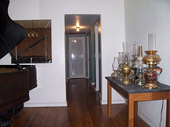 5th image of 207 Marion Ave
