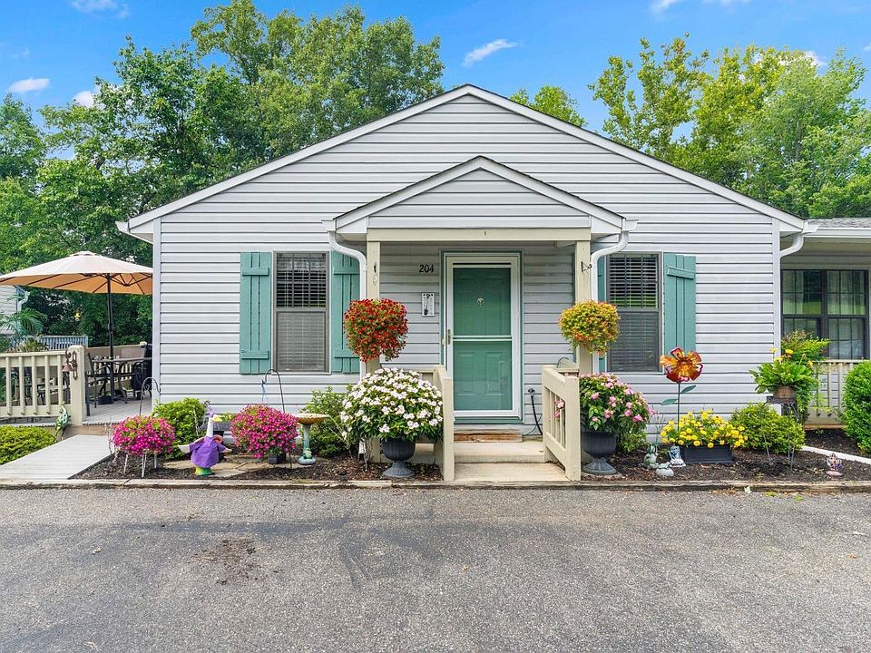 1st image of 204 Goose Hollow Dr