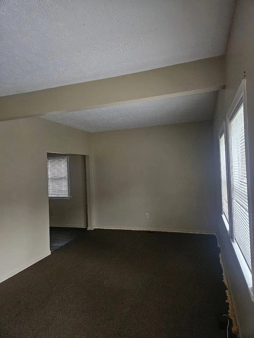 2 bed, 1000 sqft, $1,050 — Photo 3