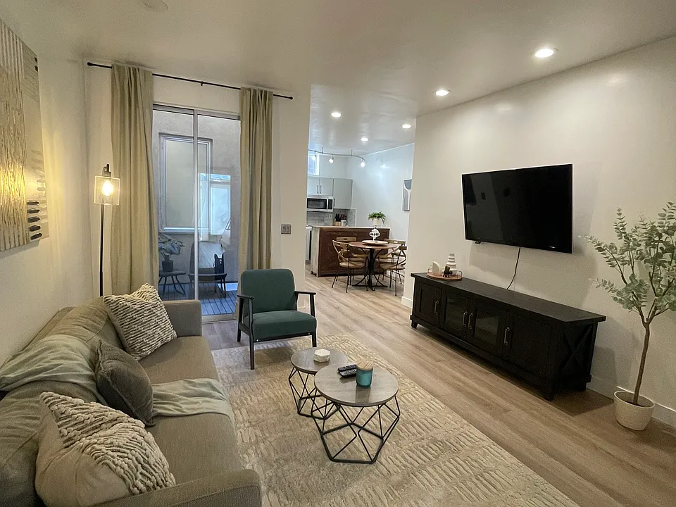 1601 Kettner Blvd #7
