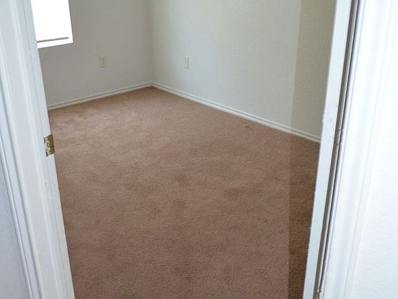 4th image of 4202 Gus Dr APT B