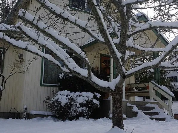 2585 Agate St, Eugene, OR 97403