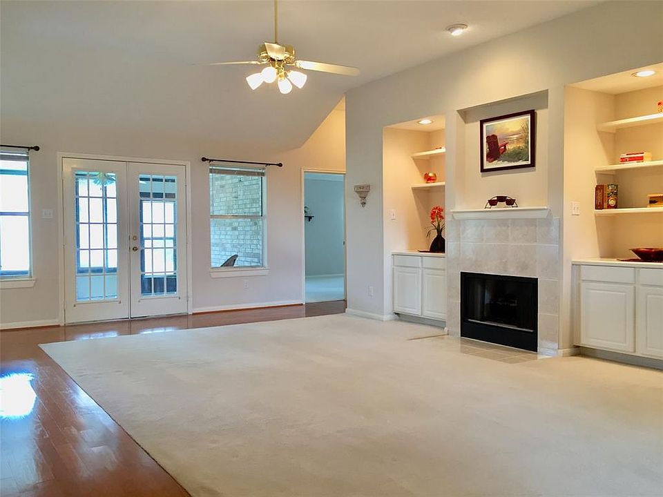 1st image of 902 W Peach Hollow Cir