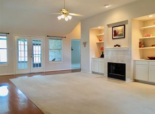 902 W Peach Hollow Cir, Pearland, TX 77584