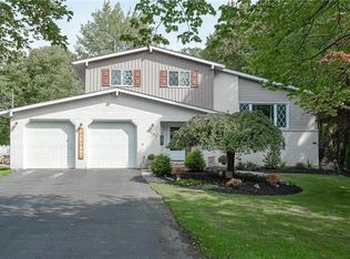 1252 Woodsedge Rd, Wind Gap, PA 18091