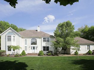 17 Ryan Way, Bridgewater, NJ 08807
