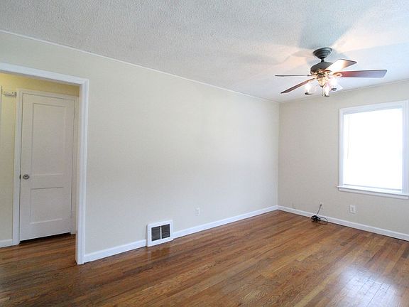 3rd image of 5300 W 49th St
