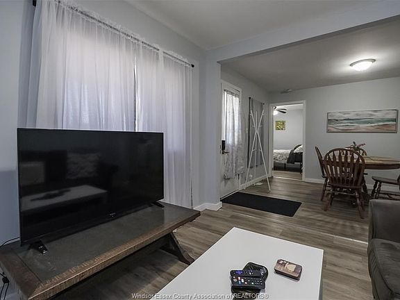 4th image of 624 Charles St