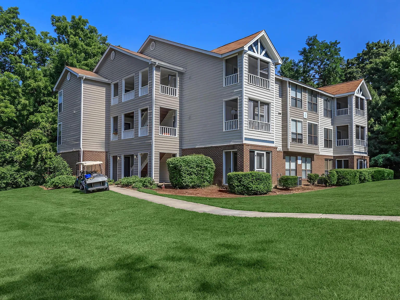 Huntsview Apartments — Photo 1