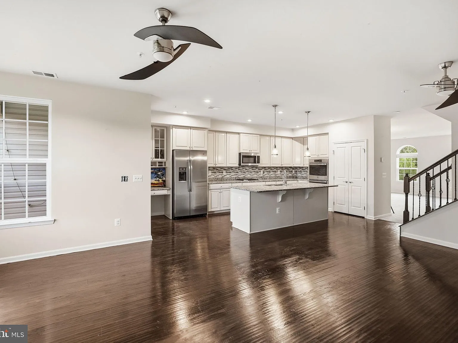 3 bed, 2.5 bath, 2424 sqft, $2,950 — Photo 4