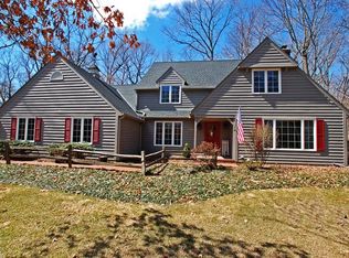 1377 Hawthorne Dr, Delafield, WI 53018