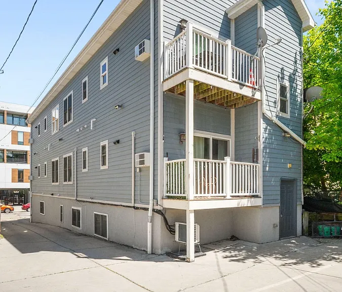 1641 N Franklin Pl #3 — Photo 2