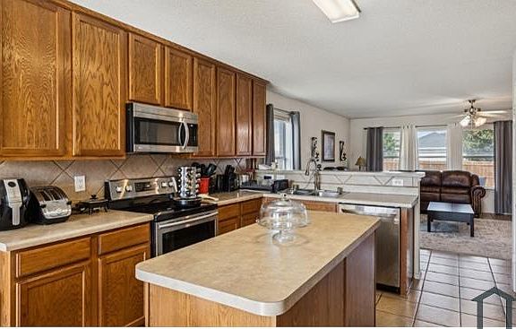 4th image of 1609 Brandon Dr