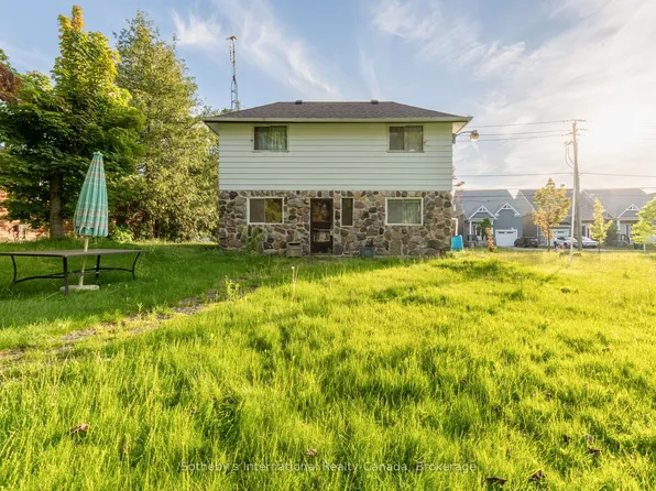 19 62nd St S, Wasaga Beach, ON L9Z 1V5