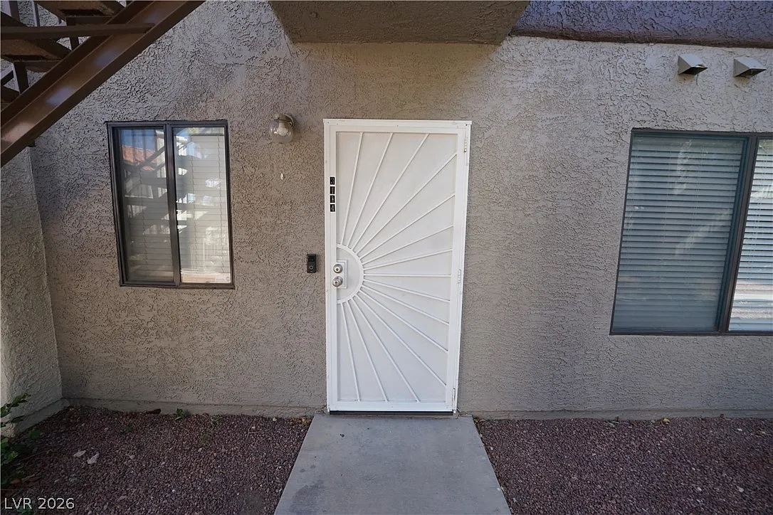 1575 W Warm Springs Rd — Photo 3