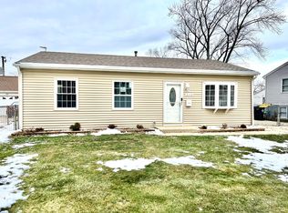 210 Willow Rd, Streamwood, IL 60107